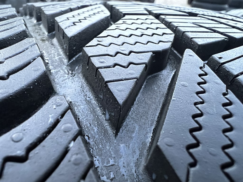 275/40 R20 245/45 R20 kétszéles ÚJ Hankook Winter I’Cept Evo 3 téli BMW IX3 7. kép