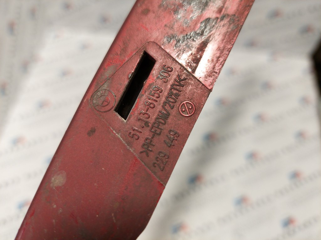 BMW E39 jobb elsõ bajuszléc bajusz léc - sérült 3. kép