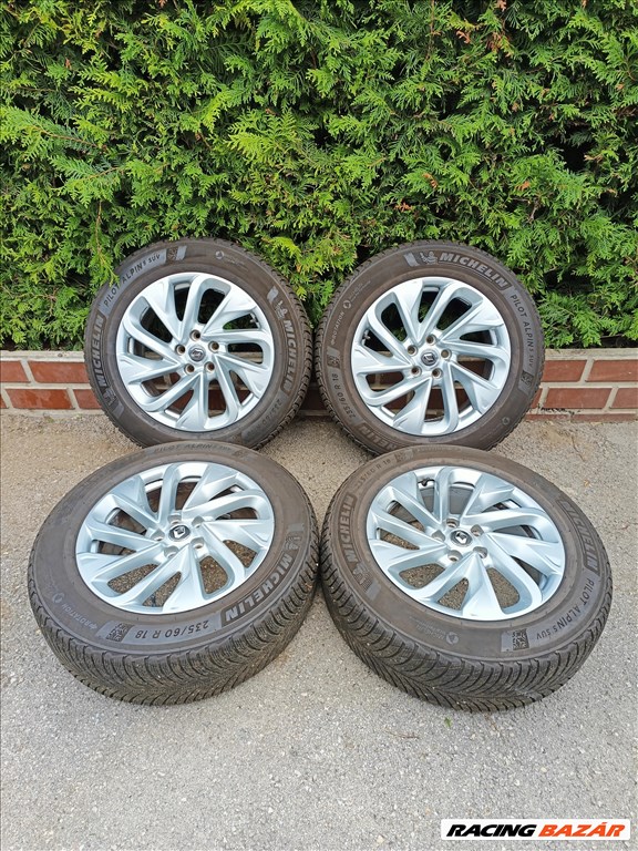  5x114.3 lyukosztású 18" újszerű Renault alufelni, rajta 235/60 újszerű Michelin téli gumi 1. kép