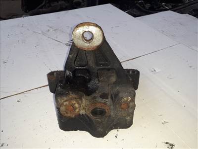 RENAULT ESPACE IV JK0/1_ Motor Tartó Bak (Fém) (13984) F9Q820