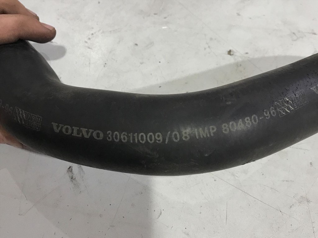 VOLVO V40 Kombi VW Vízcső (41777) 30611009, B4204S 3. kép