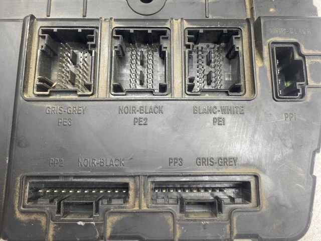 RENAULT MEGANE II Biztosítéktábla Doboz 3. kép