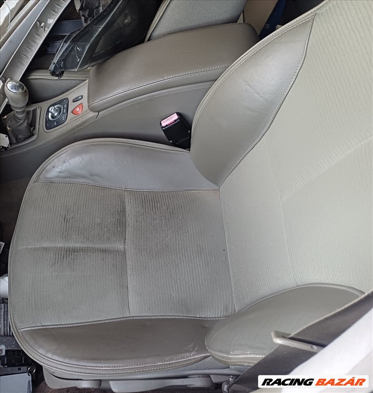 Renault Laguna II bontott alkatrészei 4. kép