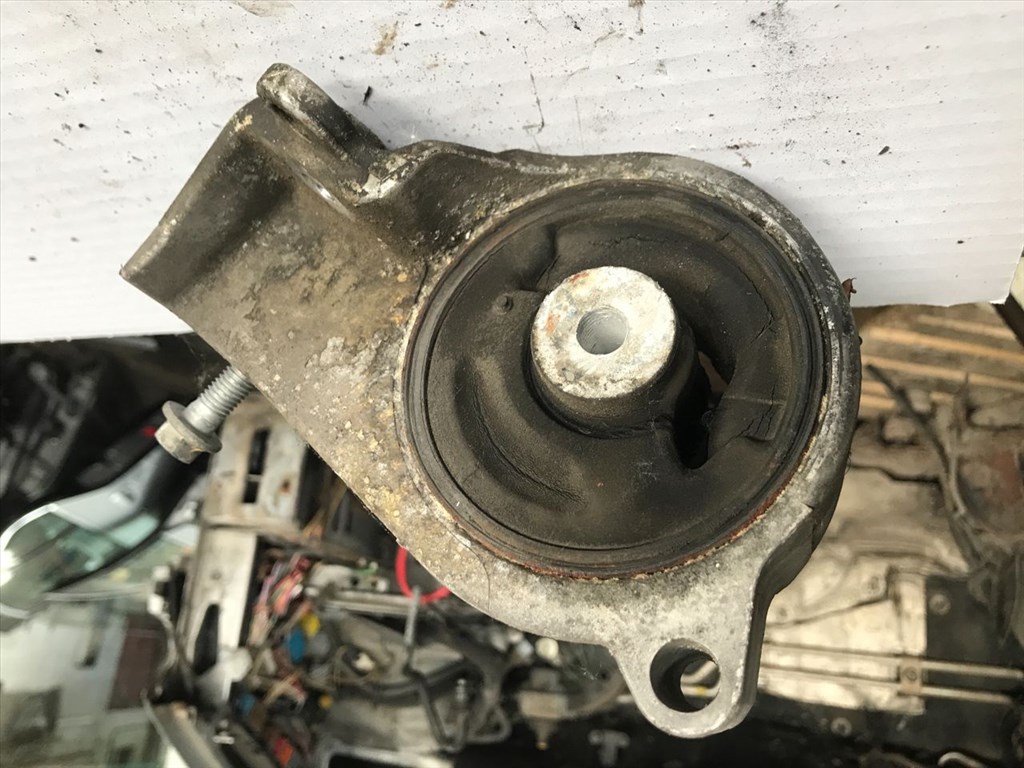NISSAN ALMERA TINO V10 Motor Tartó Bak (Fém) (28916) 1. kép
