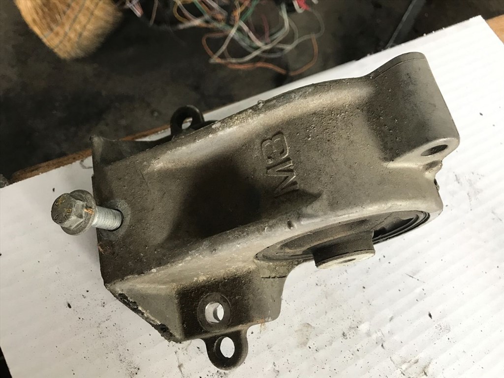 NISSAN ALMERA TINO V10 Motor Tartó Bak (Fém) (28916) 3. kép