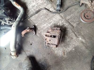 MITSUBISHI CARISMA lépcsőshátú DA_ Jobb első Féknyereg Munkahengerrel (02358)