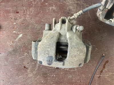 VOLVO S60  Bal első Féknyereg Munkahengerrel (09270)