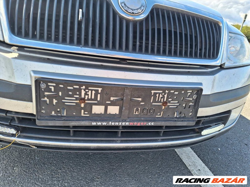 Skoda Octavia II Első lökhárító 9156 színben 2. kép