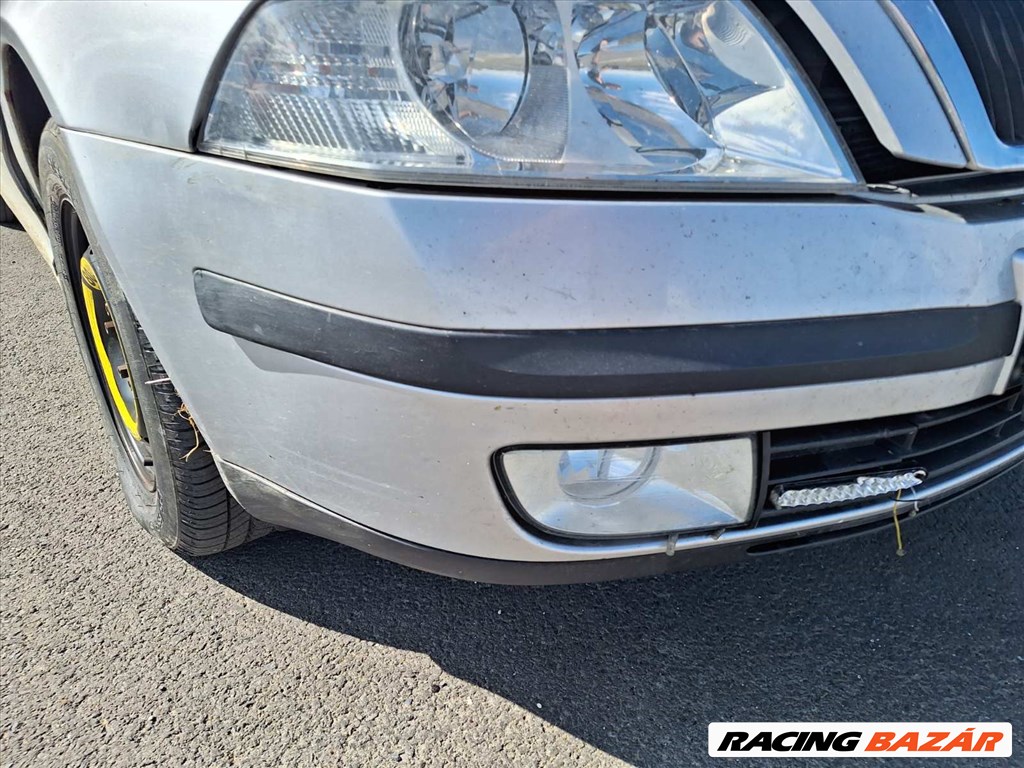 Skoda Octavia II Első lökhárító 9156 színben 3. kép