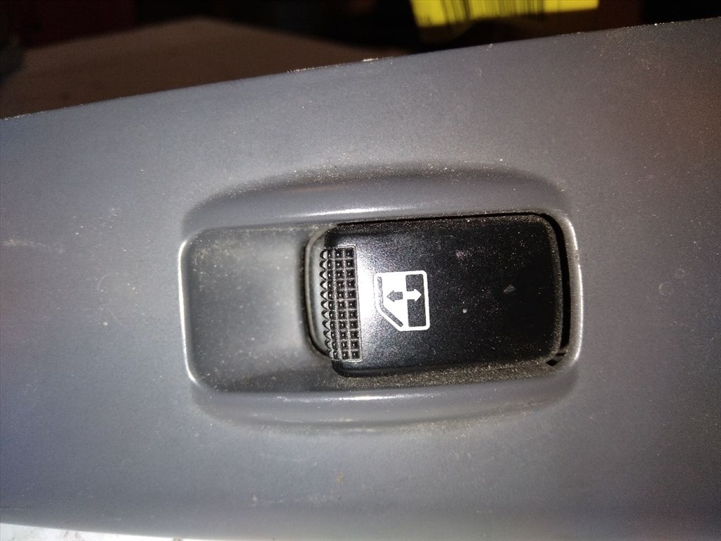 KIA SORENTO I JC Jobb első Ablakemelő Kapcsoló (15748) 5. kép