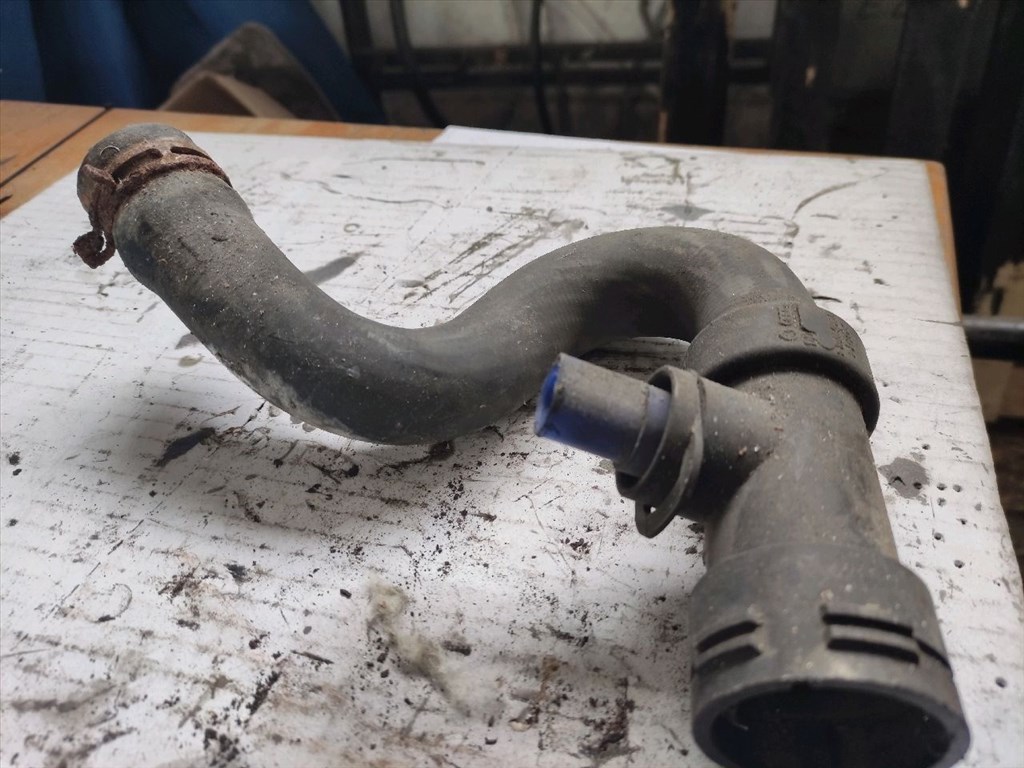 VW PASSAT Variant 3B6 Vízcső (33450) PA66GF30 4. kép