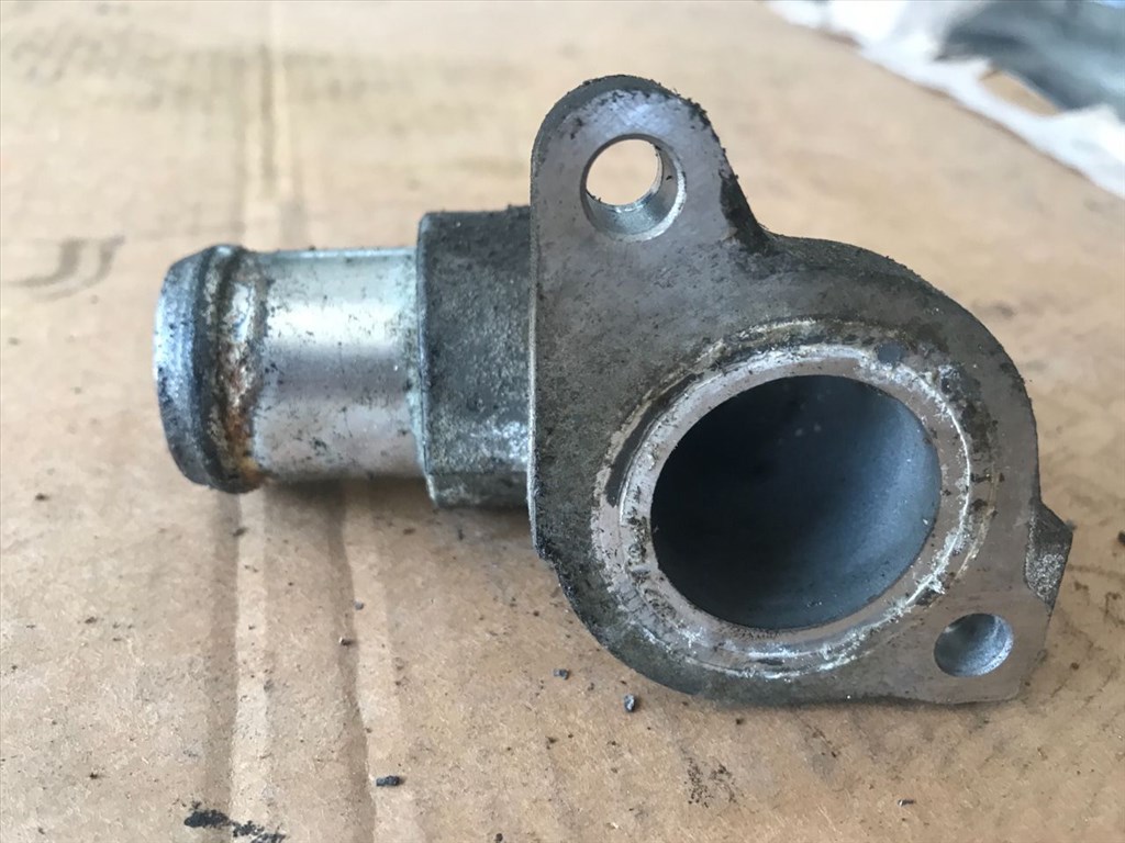 SUBARU IMPREZA Ferdehátú GR, GH, G3 Vízcső (29262) EE20Z 3. kép