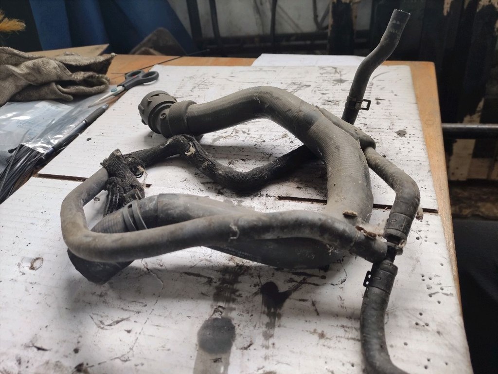 VW PASSAT Variant 3B6 Vízcső (33451) 4B0122101H 2. kép