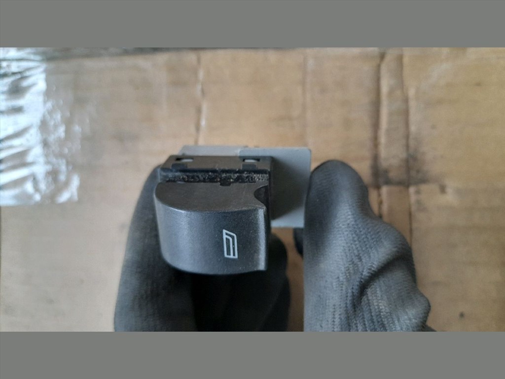 AUDI A6 4B, C5 Bal hátsó Ablakemelő Kapcsoló (47835) AUDI/4B0959855 1. kép