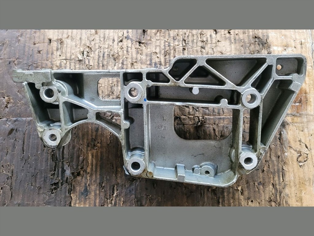 VW JETTA III 1K2 Klímakompresszor Tartó Bak (49901) VOLKSWAGEN/06F903143F 2. kép