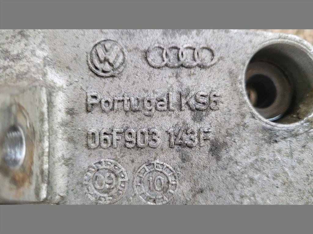 VW JETTA III 1K2 Klímakompresszor Tartó Bak (49901) VOLKSWAGEN/06F903143F 3. kép