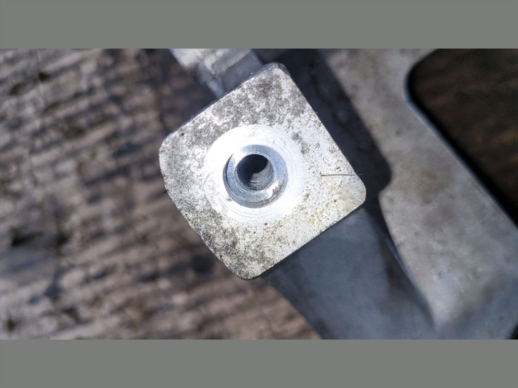 VW JETTA III 1K2 Klímakompresszor Tartó Bak (49901) VOLKSWAGEN/06F903143F 4. kép