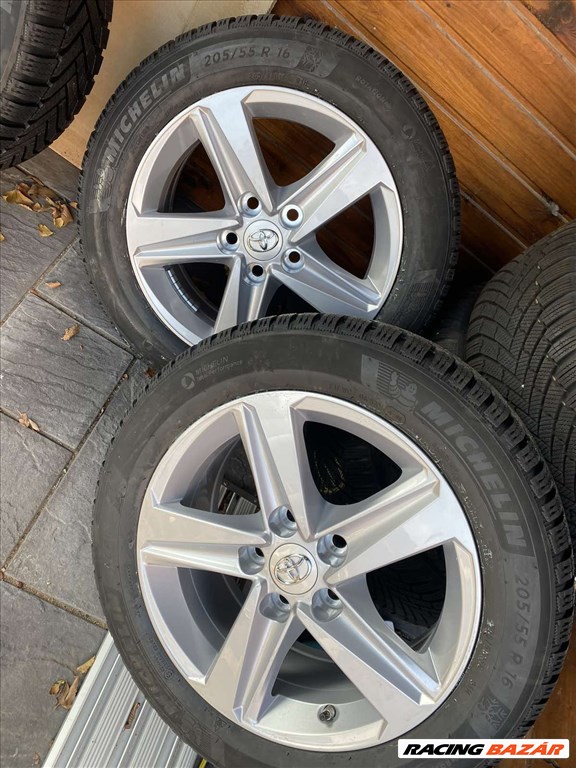  5x114.3 lyukosztású 16" új gyári alufelni, rajta 205/55 új Michelin téli gumi 3. kép