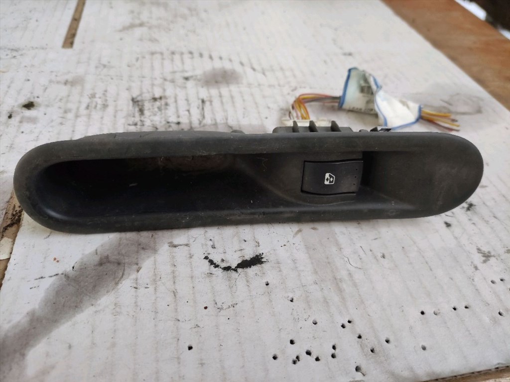 RENAULT ESPACE III JE0_ Bal hátsó Ablakemelő Kapcsoló (33715) 8200782551 1. kép