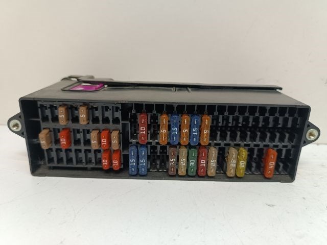 VW TOURAN Biztosítéktábla Utastér 1. kép