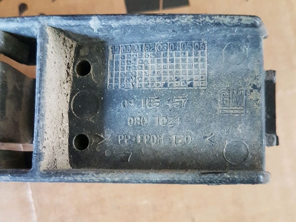 OPEL CORSA C F08, F68 Jobb Lökhárító Tartó Nyúlványvég (31280) 09 185 457, 09 185 457, 09 185 457, 09 185 457 3. kép
