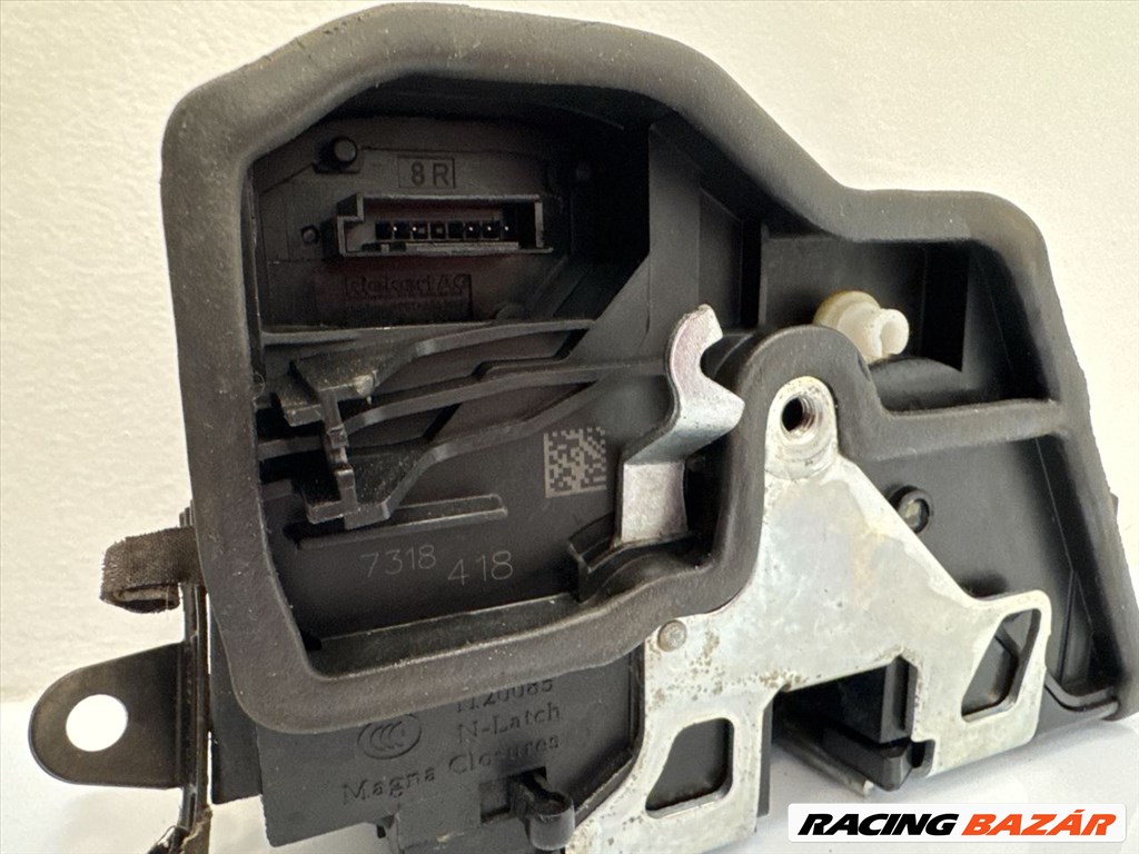 BMW X3 4 X5 F25 F26 E70 E71  Jobb hátsó Ajtózár 7318418 5. kép