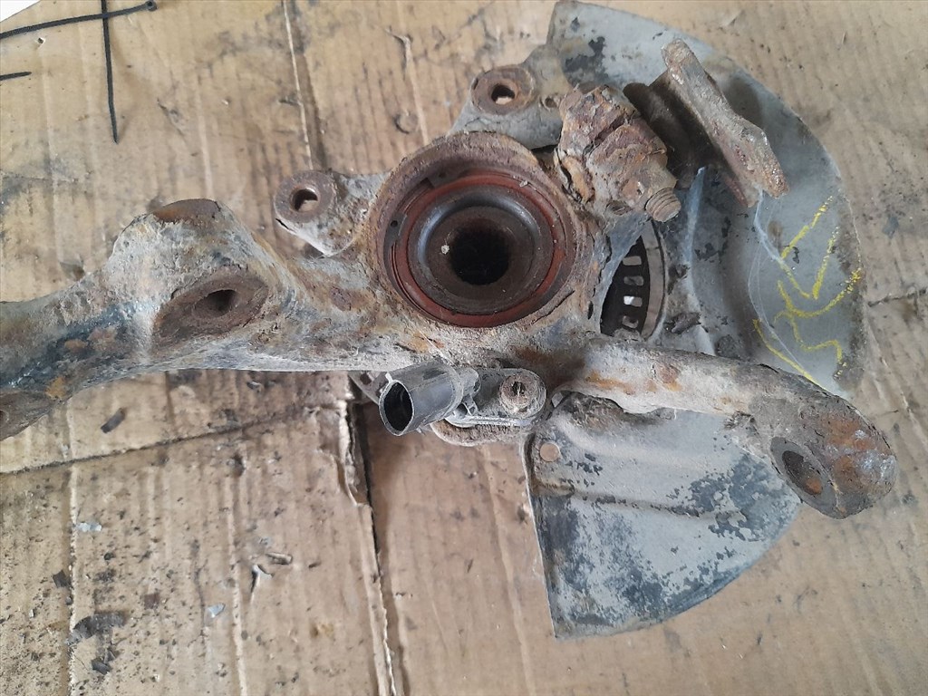 VW GOLF III 1H1 Bal első Csonkállvány Kerékaggyal (43485) 1. kép