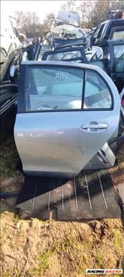Toyota Yaris (XP90) Bal hátsó ajtó 