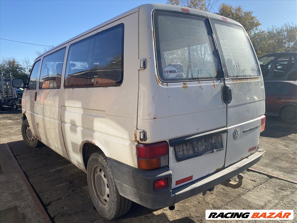 Volkswagen Transporter T4 2.4D bontott alkatrészei 2. kép