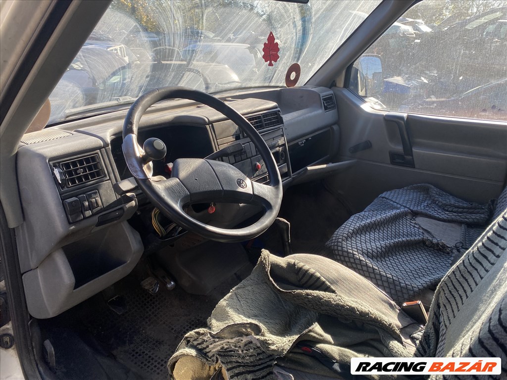 Volkswagen Transporter T4 2.4D bontott alkatrészei 3. kép