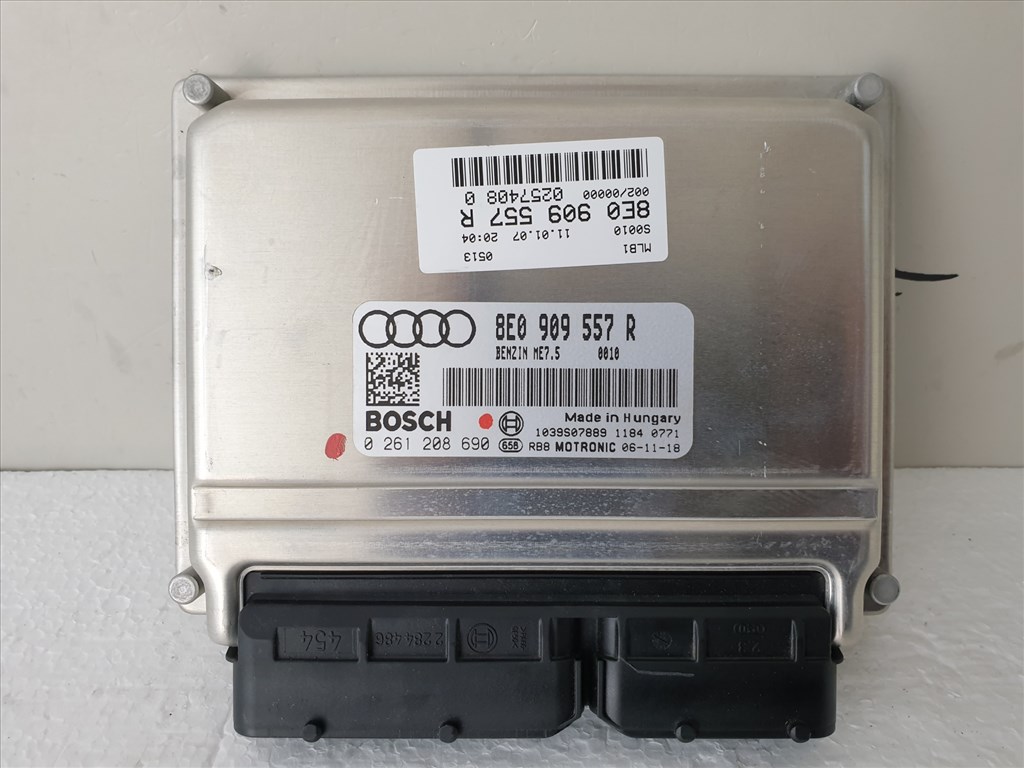 503836 Audi A4 B7, 2006, Motorvezérlő, Ecu, 0261208690, 8E0909557R, Bosch. 1. kép