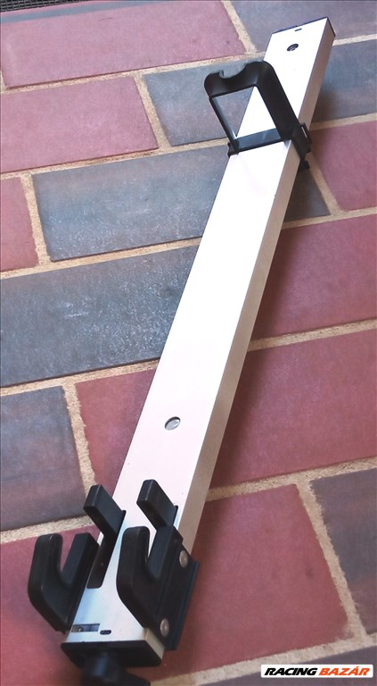 Kerékpár szállító, szabványos tetőcsomagtartóra szerelhető. 1. kép