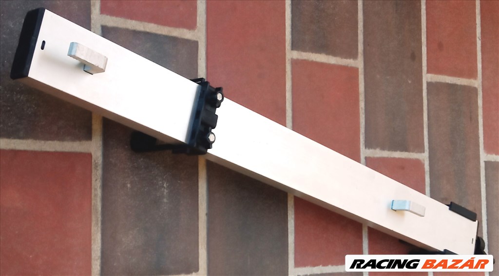 Kerékpár szállító, szabványos tetőcsomagtartóra szerelhető. 2. kép