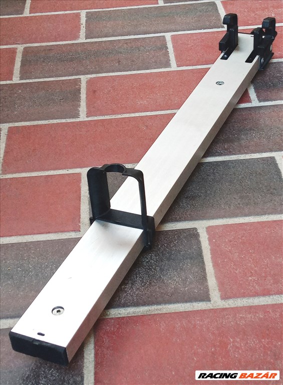 Kerékpár szállító, szabványos tetőcsomagtartóra szerelhető. 5. kép