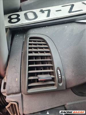 Mercedes Vito 639 bal szélső légbefújó