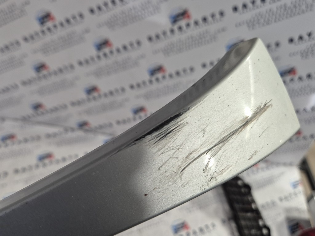 BMW E46 sedan touring facelift bal elsõ ezüst titansilber titansilver bajuszléc bajusz léc 4. kép