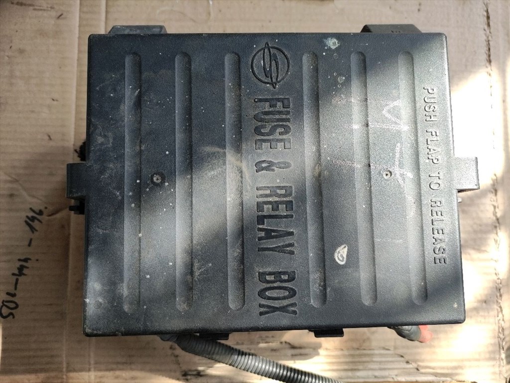 SSANGYONG RODIUS  Biztosítéktábla Motortér (32102) 82310-21120 1. kép