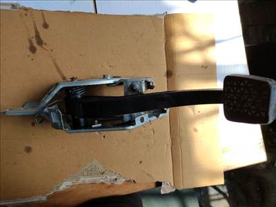 OPEL ASTRA G Ferdehátú F48_, F08_ Kuplung Pedál (32412)