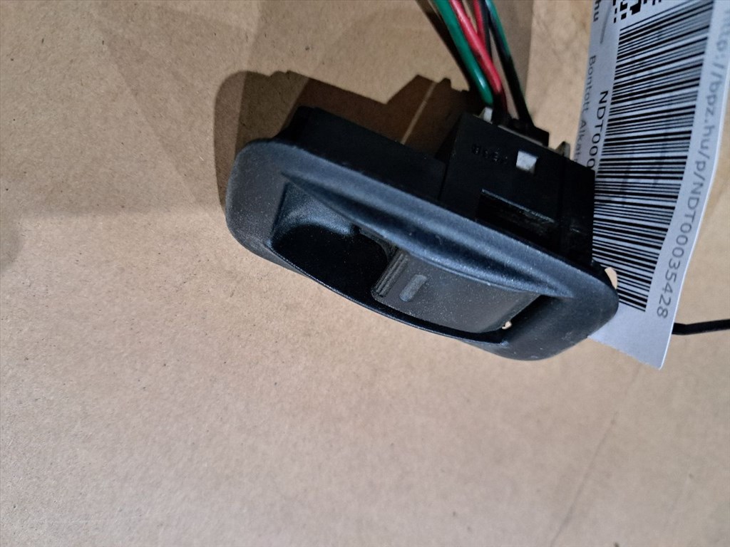 TOYOTA AVENSIS _T22_ Bal hátsó Ablakemelő Kapcsoló (35428) 1. kép