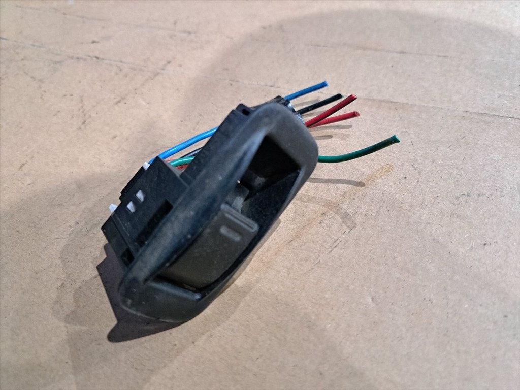 TOYOTA AVENSIS _T22_ Bal hátsó Ablakemelő Kapcsoló (35428) 3. kép