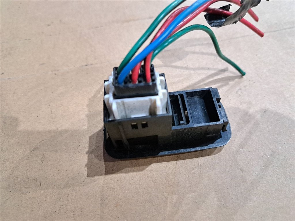 TOYOTA AVENSIS _T22_ Bal hátsó Ablakemelő Kapcsoló (35428) 4. kép