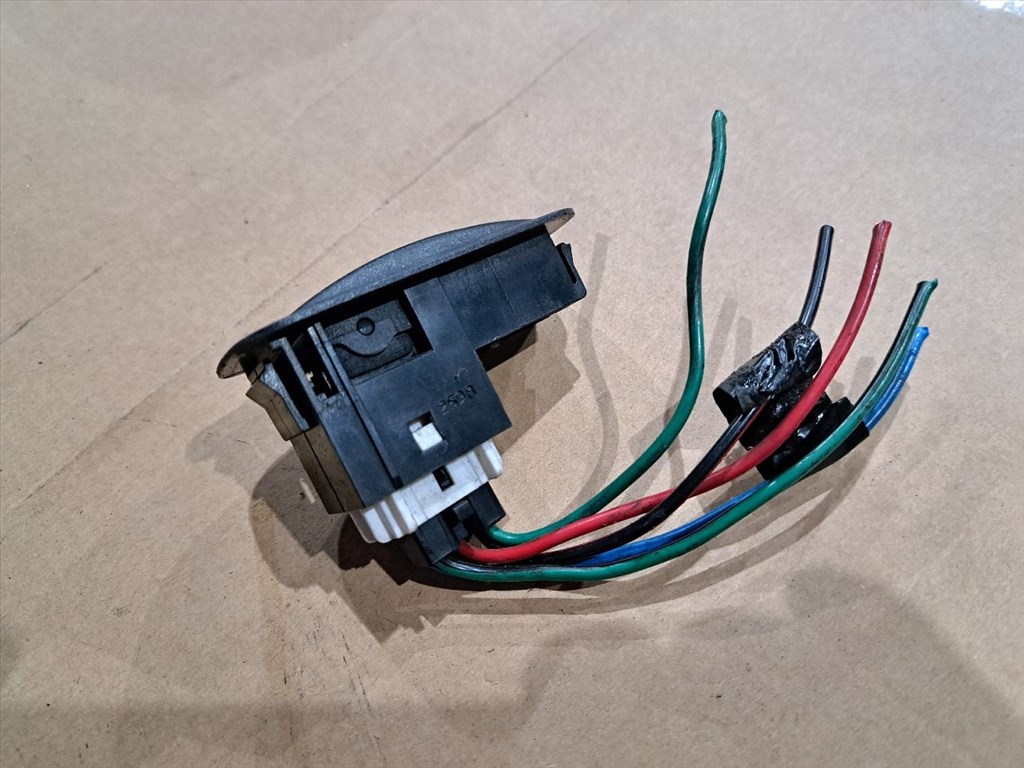 TOYOTA AVENSIS _T22_ Bal hátsó Ablakemelő Kapcsoló (35428) 5. kép