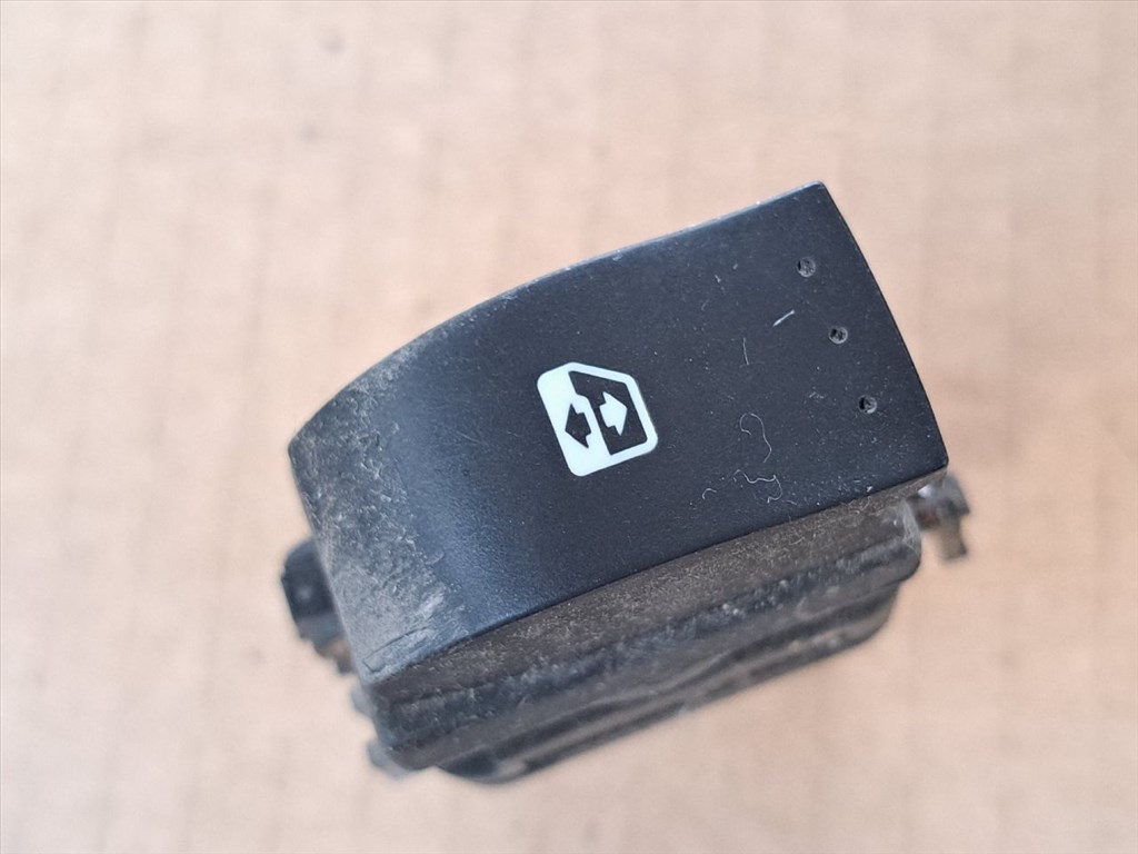 RENAULT CLIO II BB0/1/2_, CB0/1/2_ Jobb első Ablakemelő Kapcsoló (43772) RENAULT/26488 060046B4029 11H 1. kép