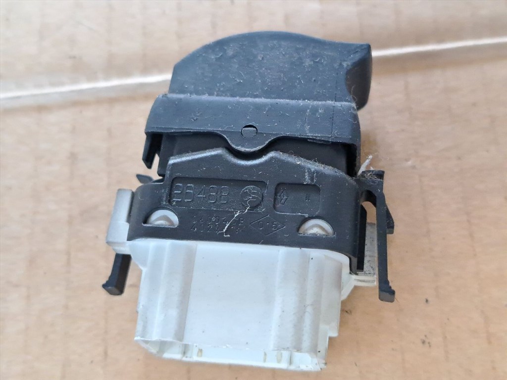 RENAULT CLIO II BB0/1/2_, CB0/1/2_ Jobb első Ablakemelő Kapcsoló (43772) RENAULT/26488 060046B4029 11H 2. kép