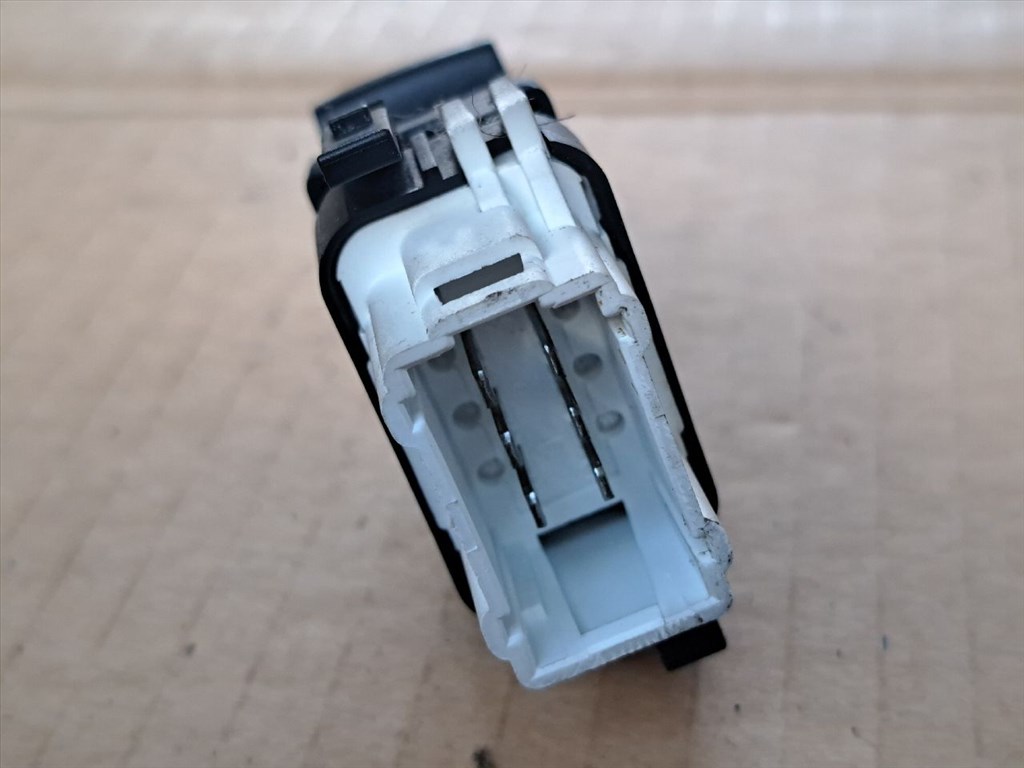 RENAULT CLIO II BB0/1/2_, CB0/1/2_ Jobb első Ablakemelő Kapcsoló (43772) RENAULT/26488 060046B4029 11H 4. kép