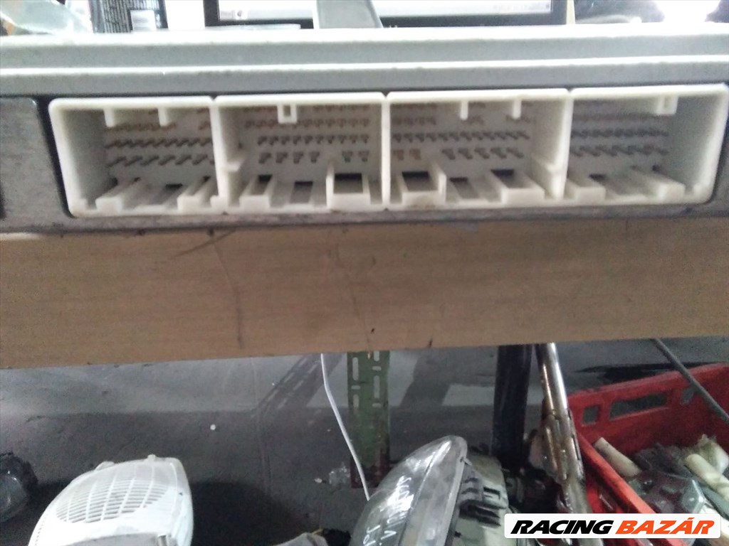 TOYOTA PRIUS Ferdehátú NHW20_ Motorvezérlő 00079 8966147170 3. kép
