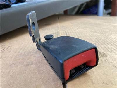 OPEL CORSA D  Hátsó középső Biztonsági Öv Csat (11476)