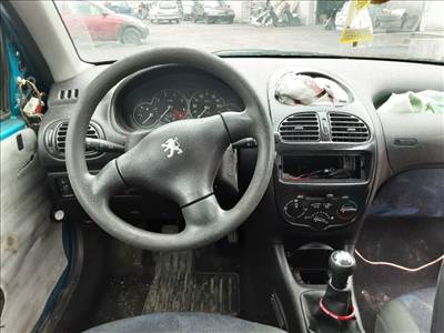 PEUGEOT 206 Ferdehátú 2A/C Biztosítéktábla Doboz (00489)