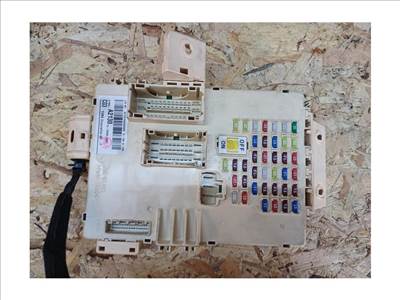 Kia Ceed JD (2012-2018)  Utastér Biztosíték Tábla 