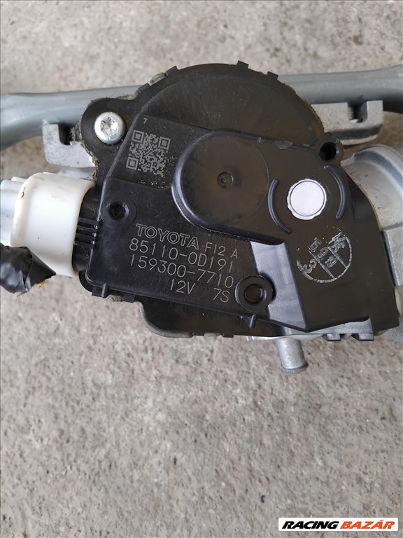 Toyota Yaris (XP130/XP150) 1.5 VVT-I Hybrid Első Ablaktörlő szerkezet motorral 2467 851100d191 3. kép